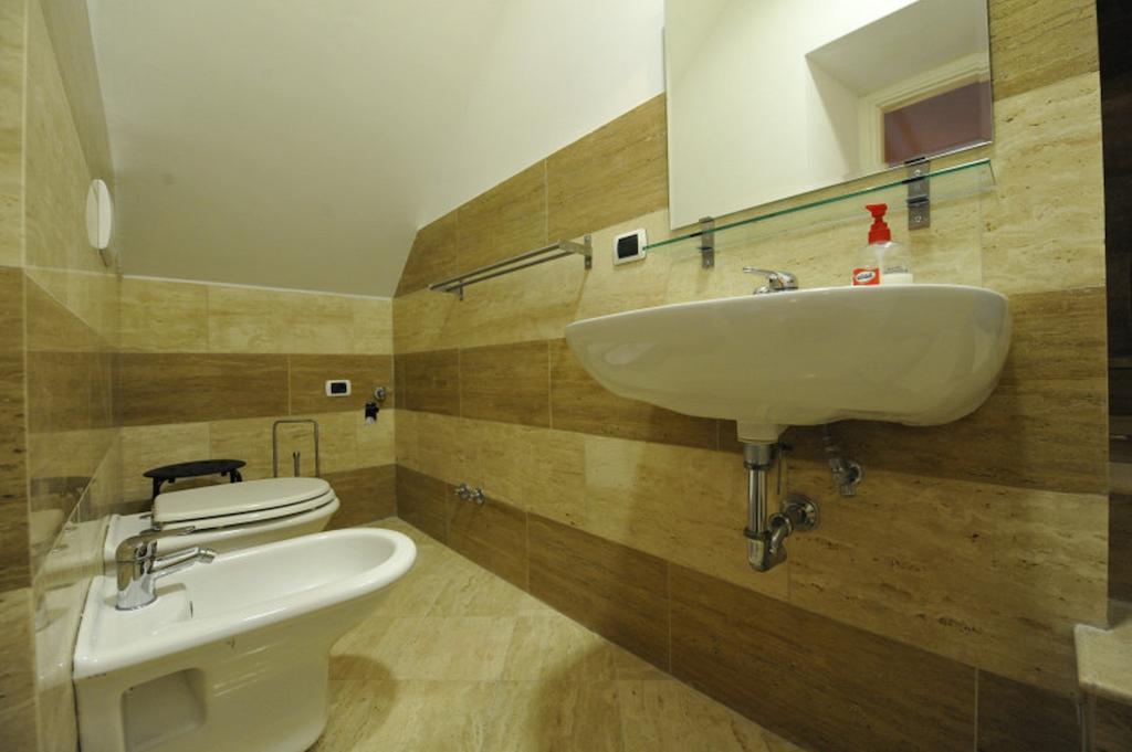 Hella Ibernesi 23 Fori Imperiali Inn, New Gestion! Roma Quarto foto